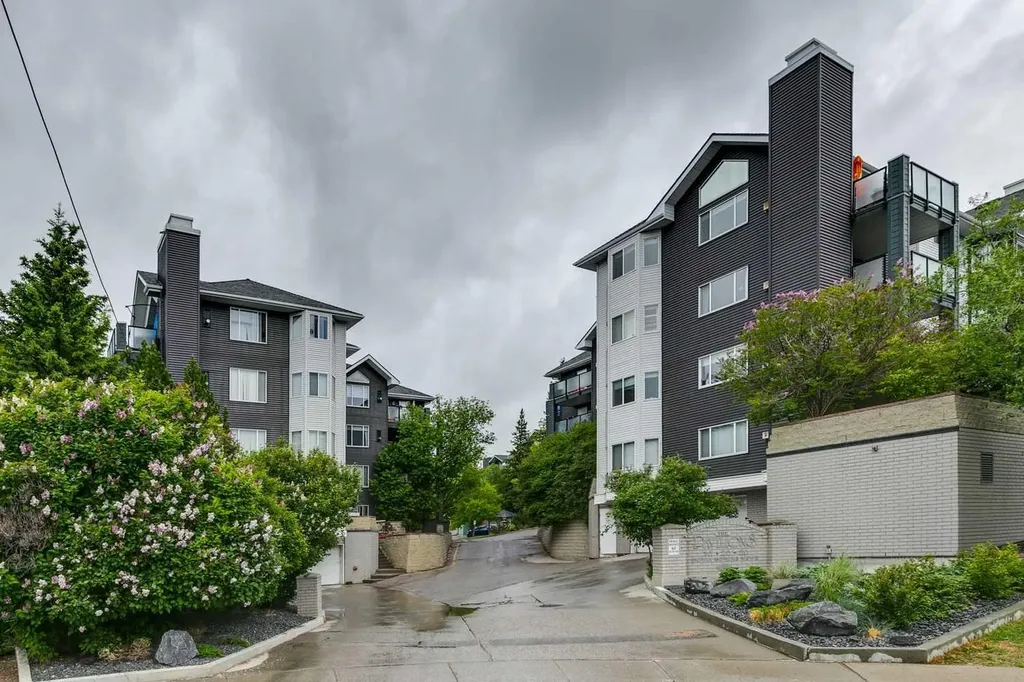 30 Sierra Morena Mews SW Calgary AB T3H 3K7