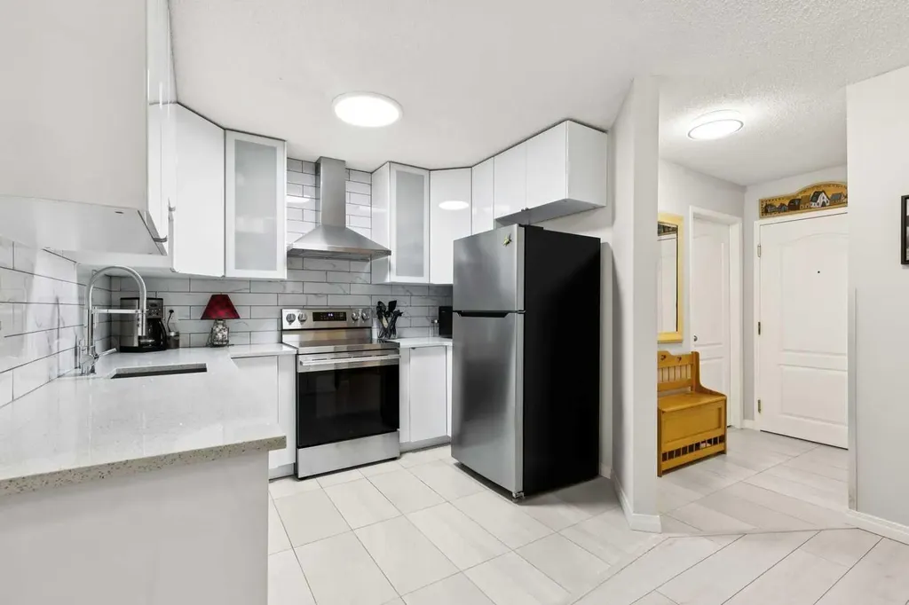 30 Sierra Morena Mews SW Calgary AB T3H 3K7