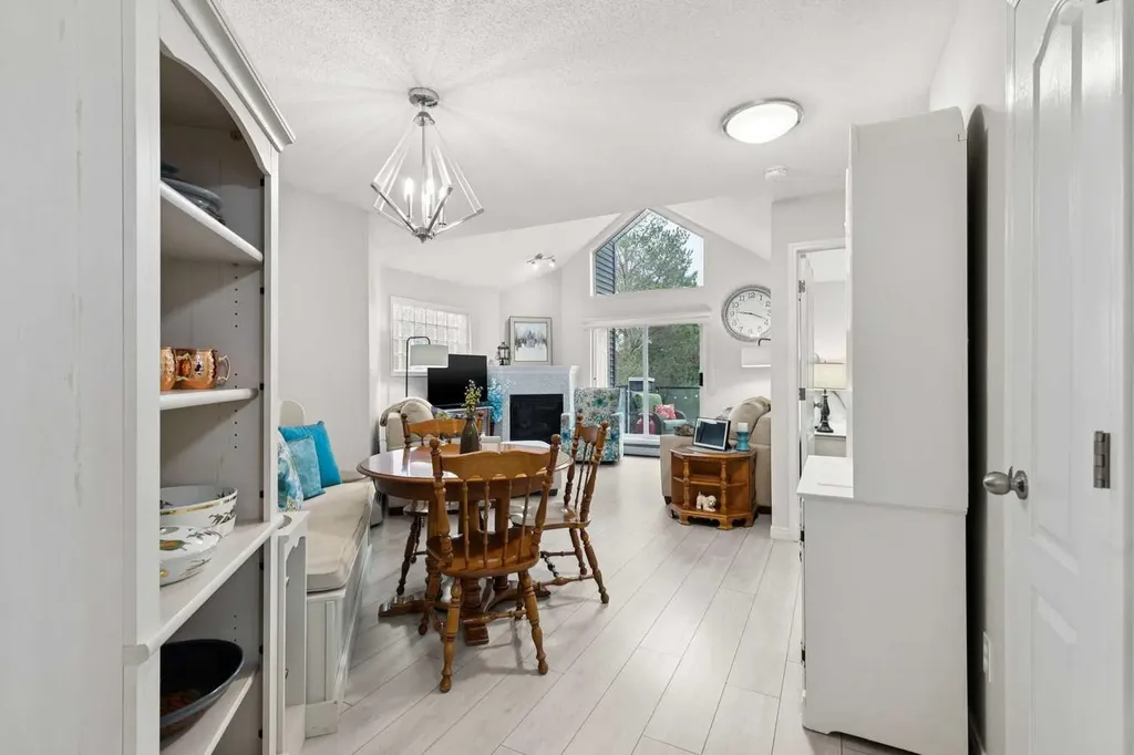 30 Sierra Morena Mews SW Calgary AB T3H 3K7