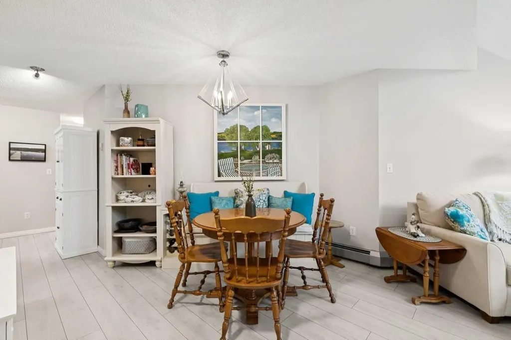 30 Sierra Morena Mews SW Calgary AB T3H 3K7