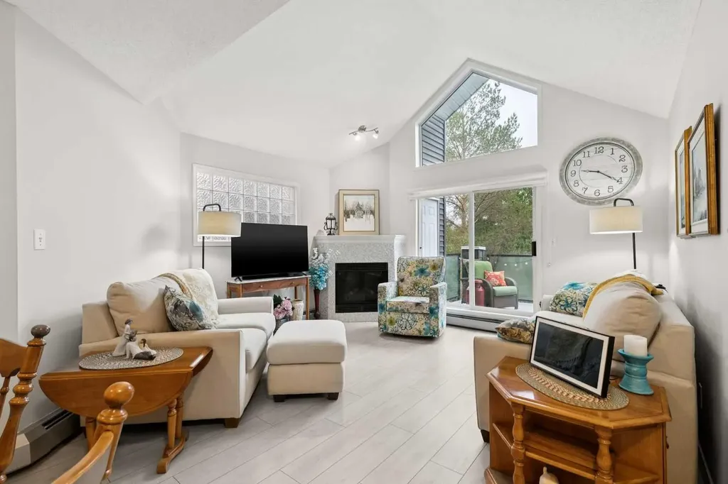 30 Sierra Morena Mews SW Calgary AB T3H 3K7