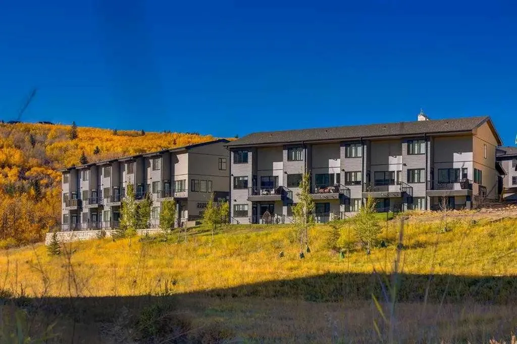 1453 Na'a Drive SW Calgary AB T3H 6H7