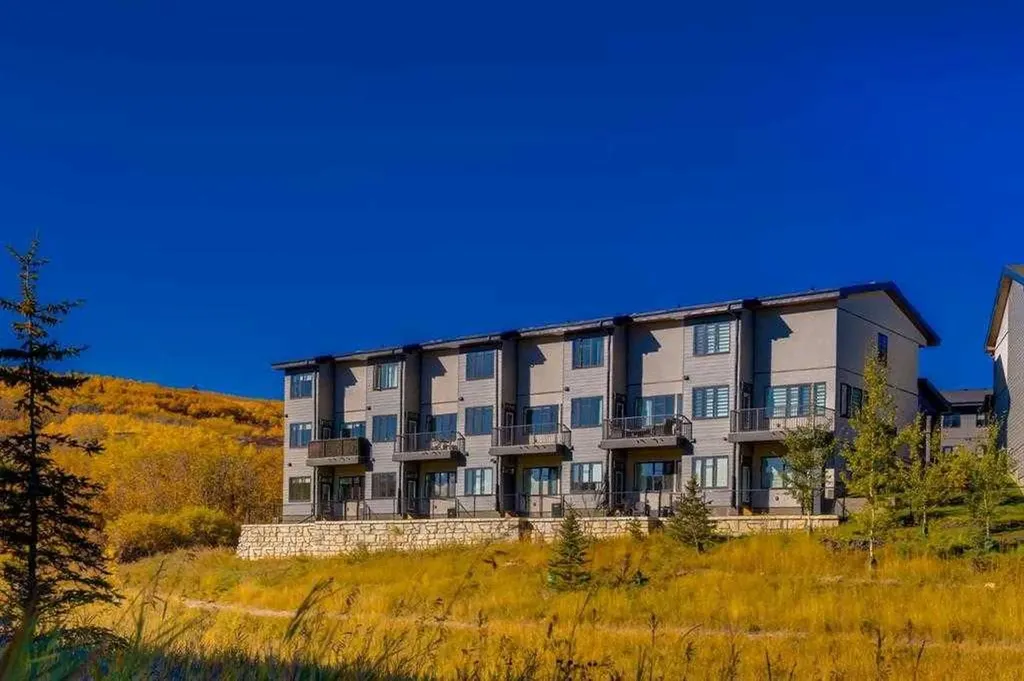1453 Na'a Drive SW Calgary AB T3H 6H7