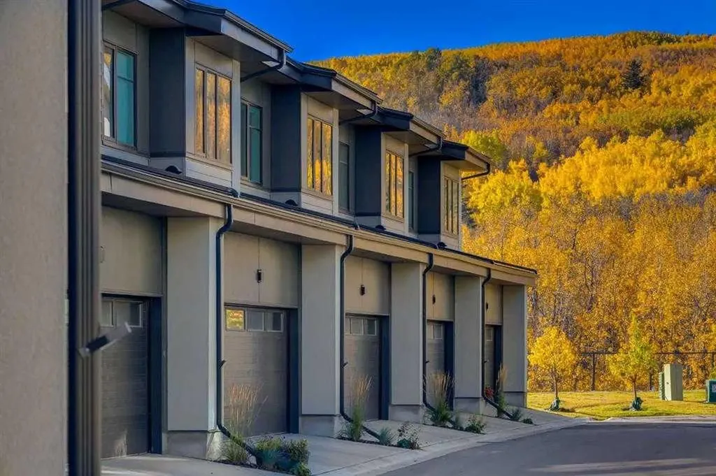 1453 Na'a Drive SW Calgary AB T3H 6H7