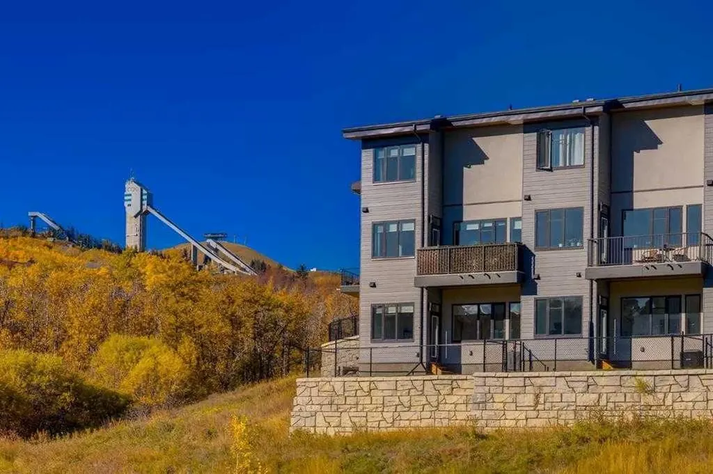 1453 Na'a Drive SW Calgary AB T3H 6H7