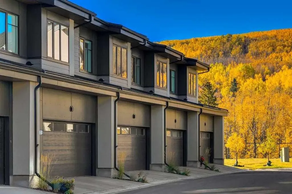 1453 Na'a Drive SW Calgary AB T3H 6H7