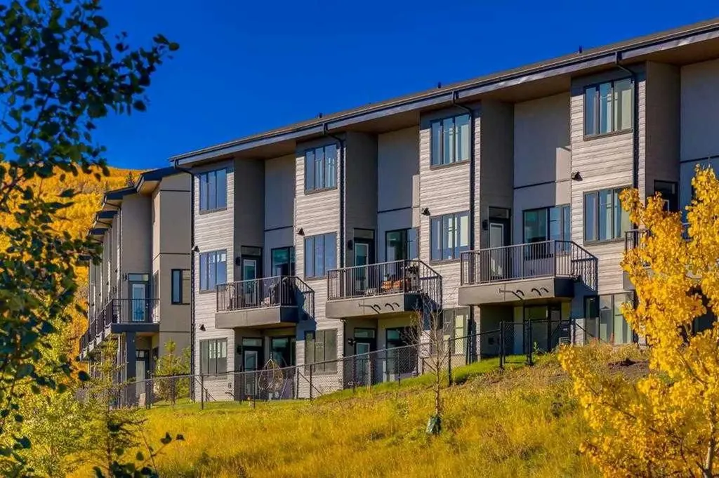 1453 Na'a Drive SW Calgary AB T3H 6H7