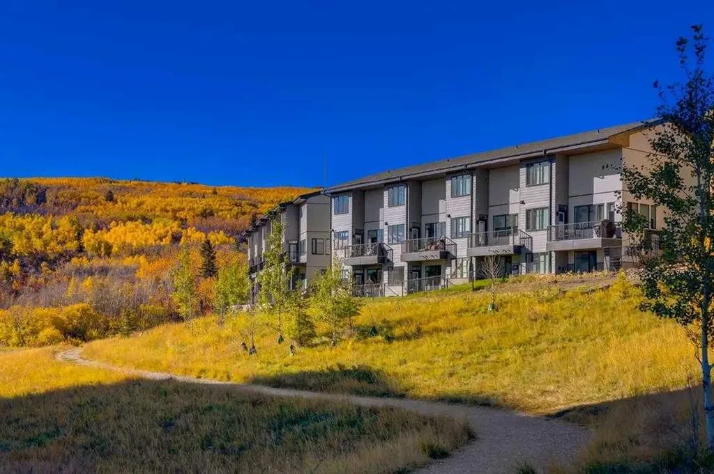 1453 Na'a Drive SW Calgary AB T3H 6H7