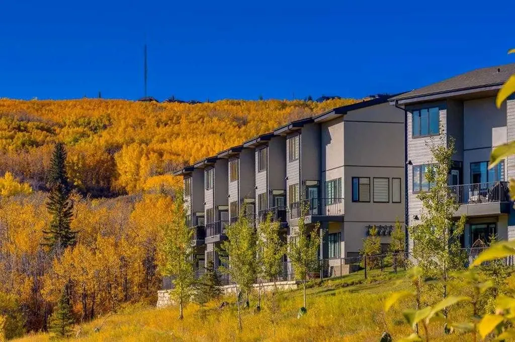 1453 Na'a Drive SW Calgary AB T3H 6H7