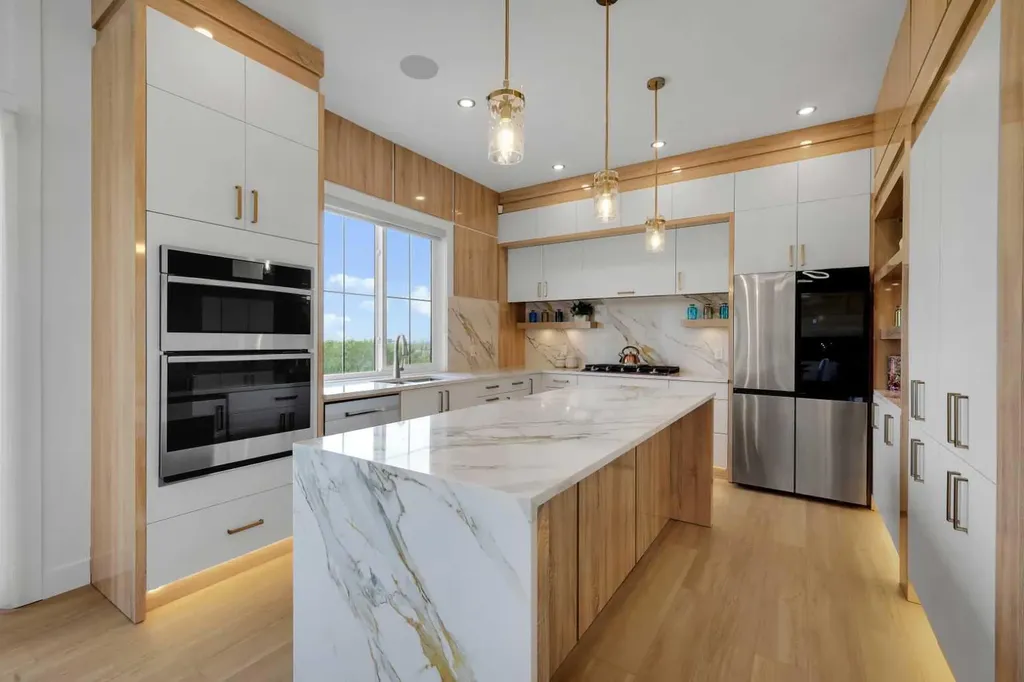 230 Royal Birch View NW Calgary AB T3G 5J8