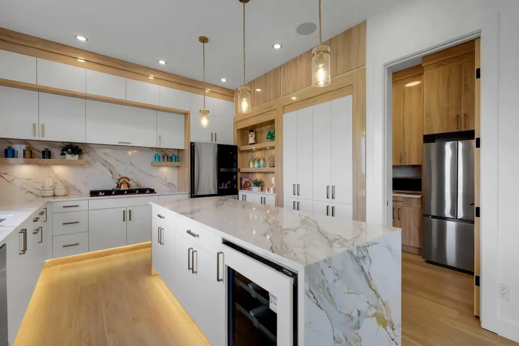 230 Royal Birch View NW Calgary AB T3G 5J8