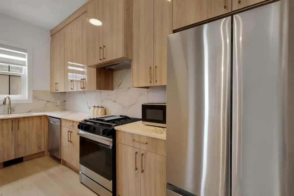 230 Royal Birch View NW Calgary AB T3G 5J8