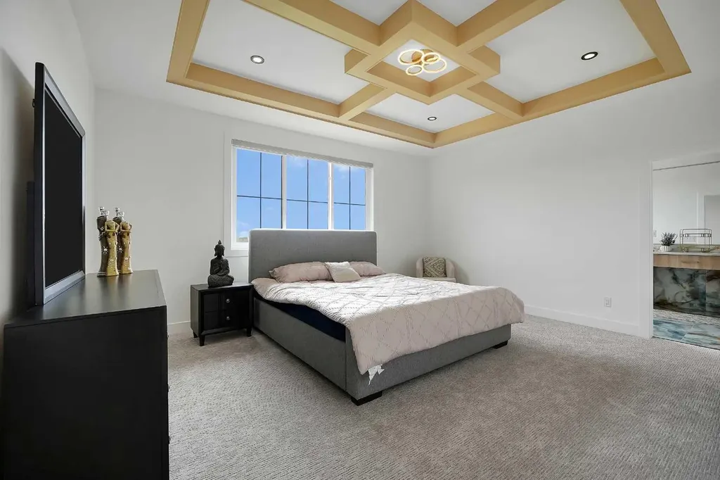 230 Royal Birch View NW Calgary AB T3G 5J8