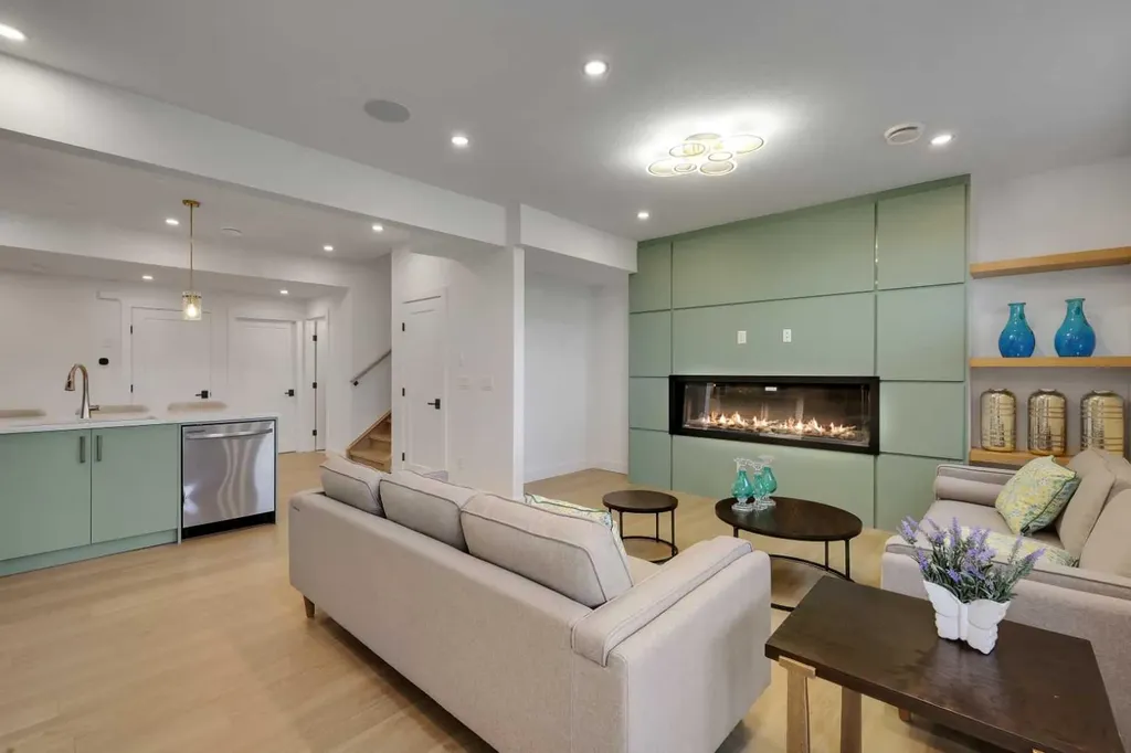 230 Royal Birch View NW Calgary AB T3G 5J8