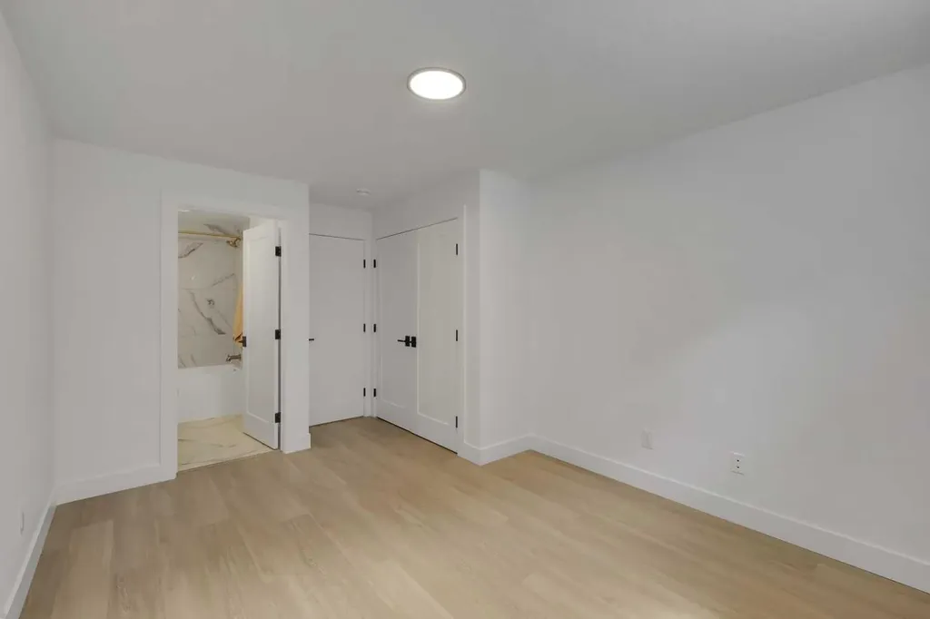 230 Royal Birch View NW Calgary AB T3G 5J8