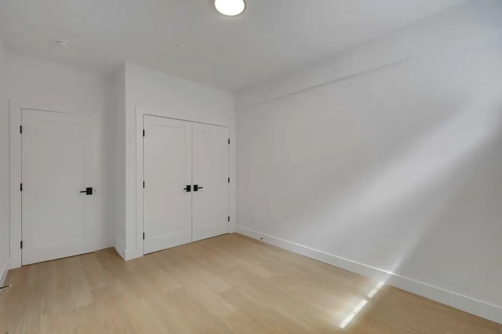 230 Royal Birch View NW Calgary AB T3G 5J8