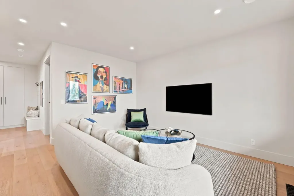 1700 73 Street SW Calgary AB T3H0J6