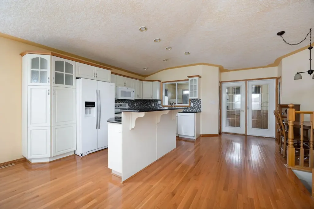 104 Avery Bay Fort Mcmurray AB T9J 1B1