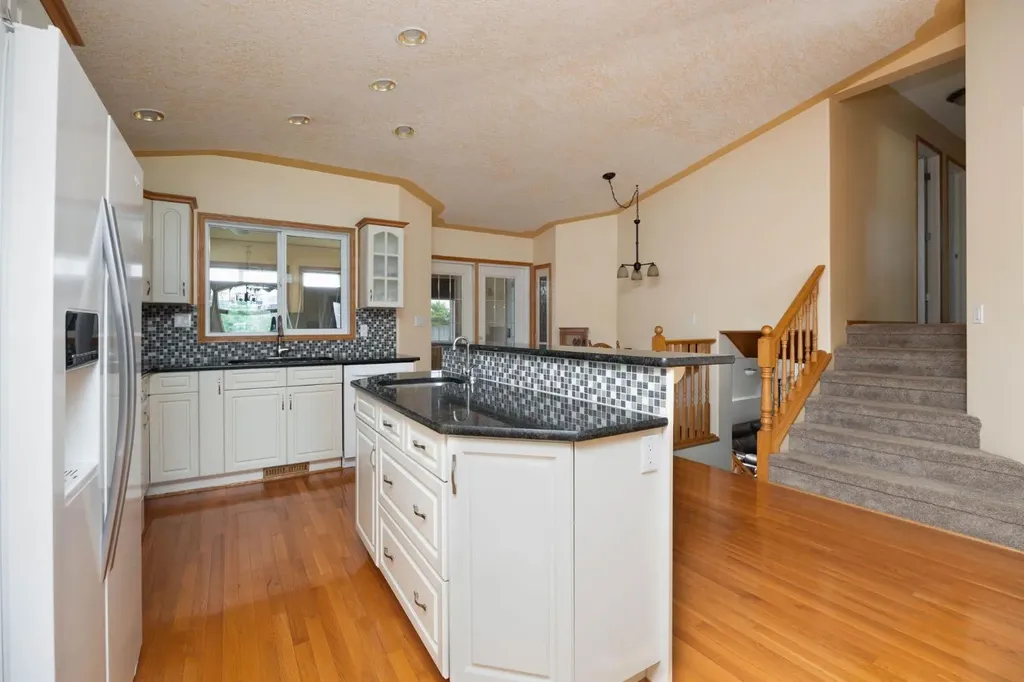 104 Avery Bay Fort Mcmurray AB T9J 1B1