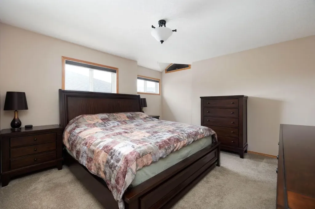 104 Avery Bay Fort Mcmurray AB T9J 1B1