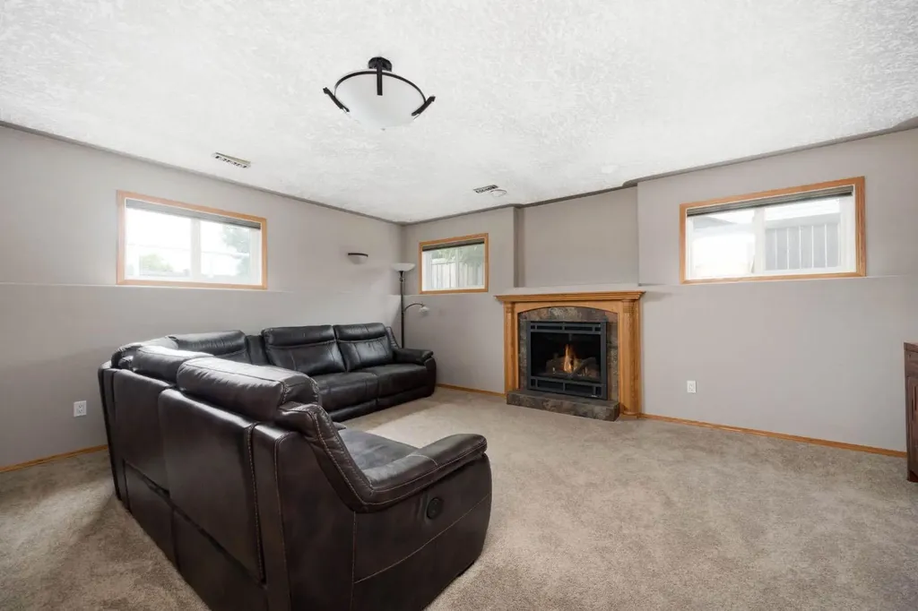104 Avery Bay Fort Mcmurray AB T9J 1B1