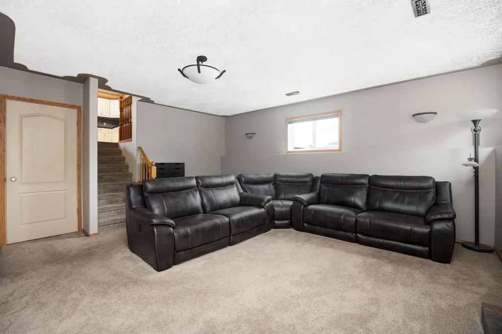 104 Avery Bay Fort Mcmurray AB T9J 1B1