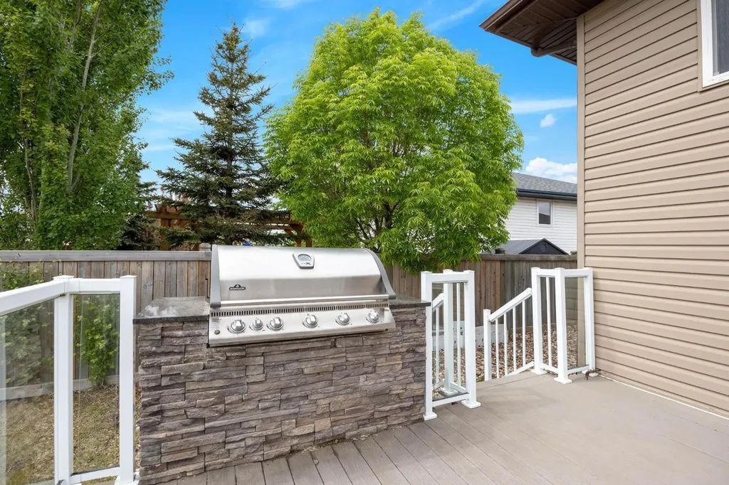 104 Avery Bay Fort Mcmurray AB T9J 1B1