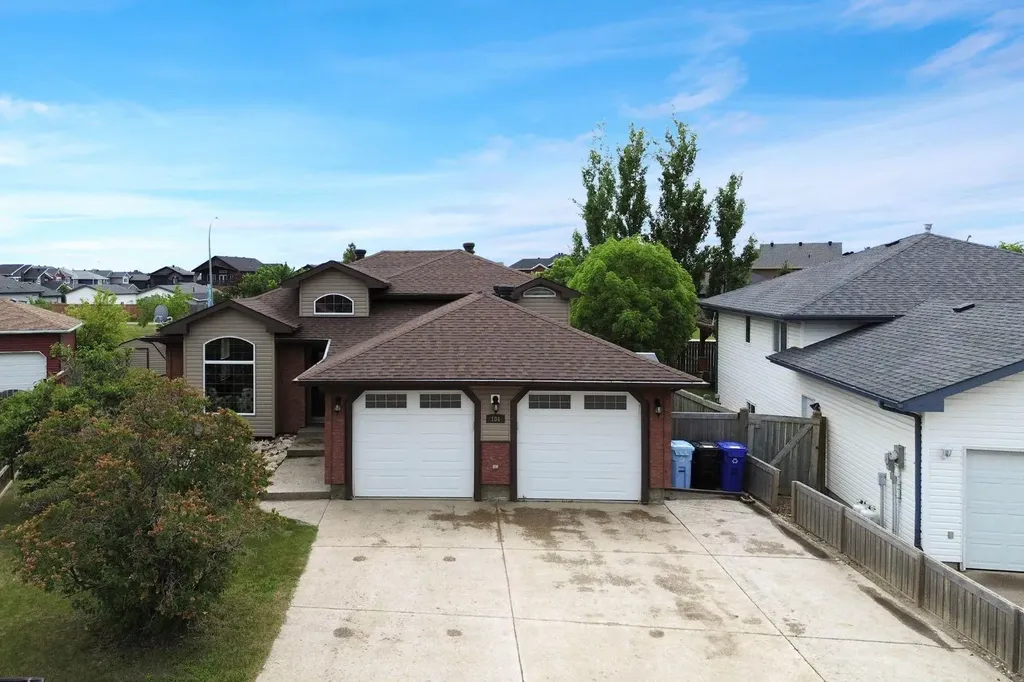 104 Avery Bay Fort Mcmurray AB T9J 1B1