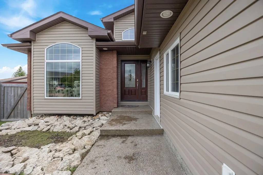 104 Avery Bay Fort Mcmurray AB T9J 1B1