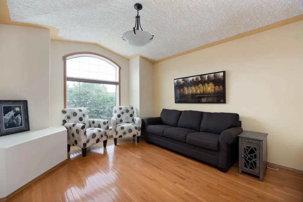 104 Avery Bay Fort Mcmurray AB T9J 1B1