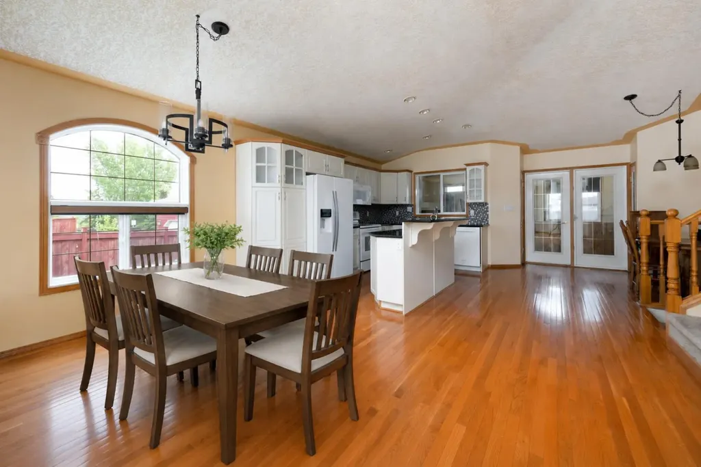 104 Avery Bay Fort Mcmurray AB T9J 1B1