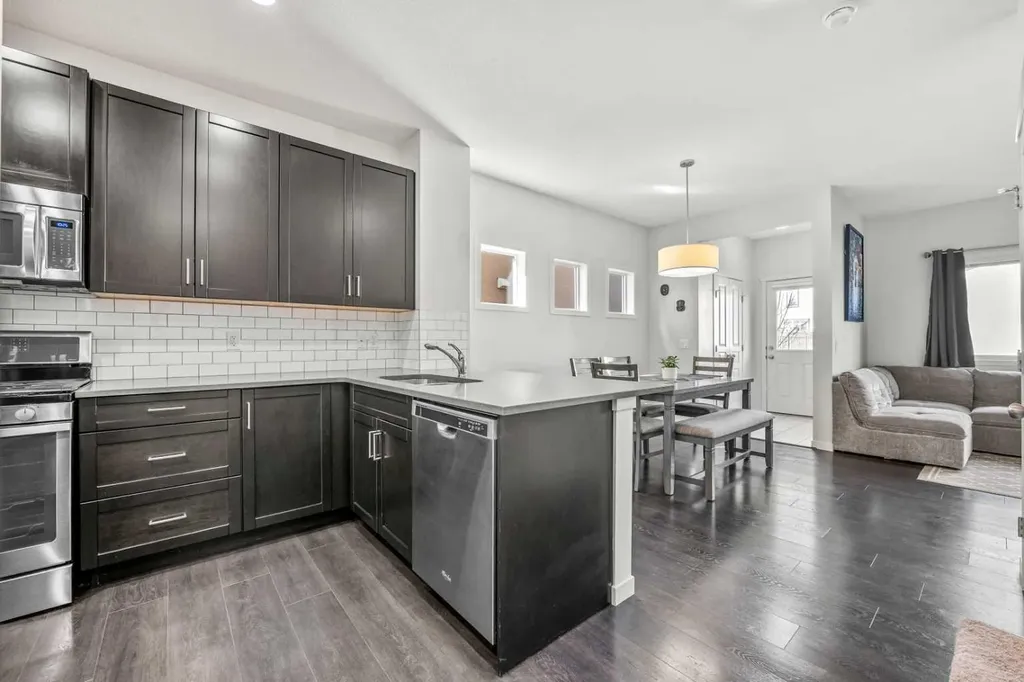 432 Marquis Heights SE Calgary AB T3M 1V1