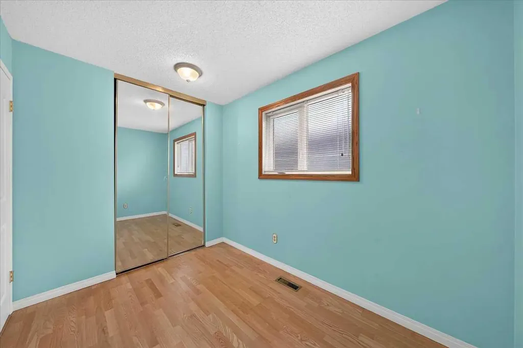 136 Hunterhorn Drive Calgary AB T2K 6H3