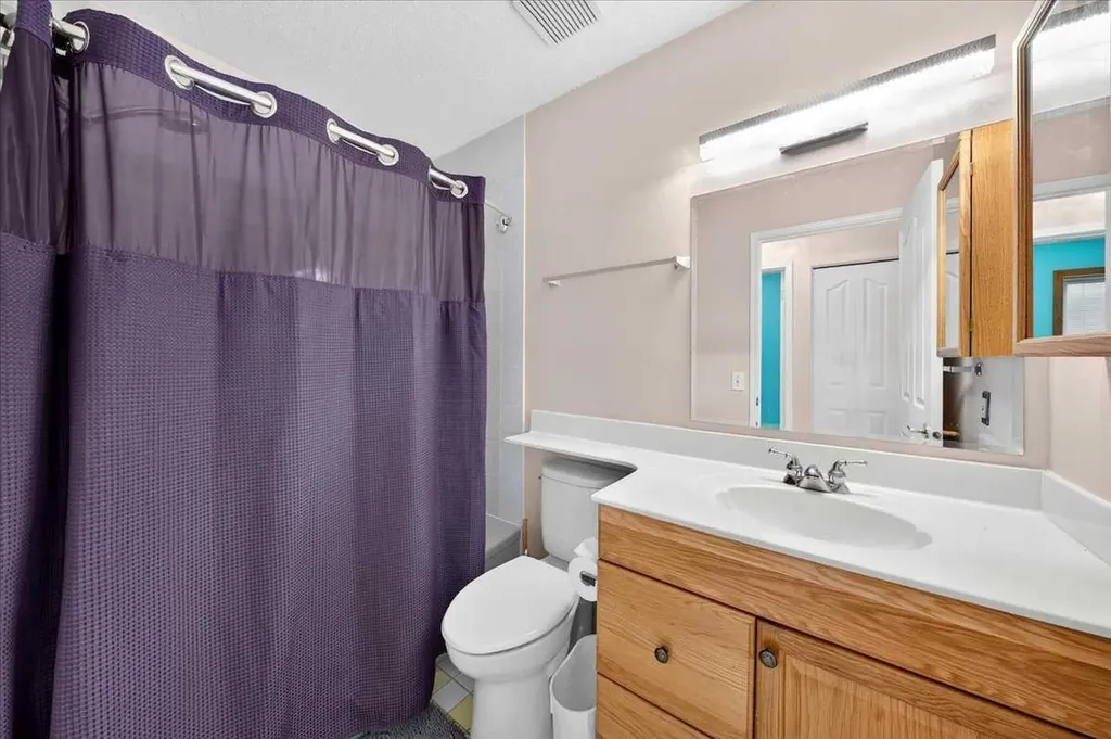 136 Hunterhorn Drive Calgary AB T2K 6H3
