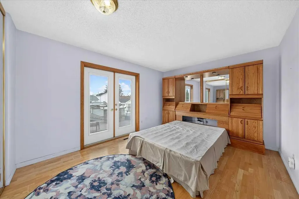 136 Hunterhorn Drive Calgary AB T2K 6H3