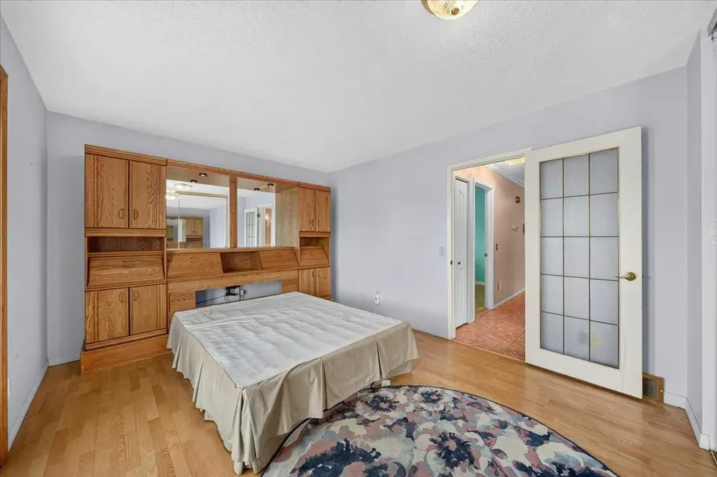 136 Hunterhorn Drive Calgary AB T2K 6H3