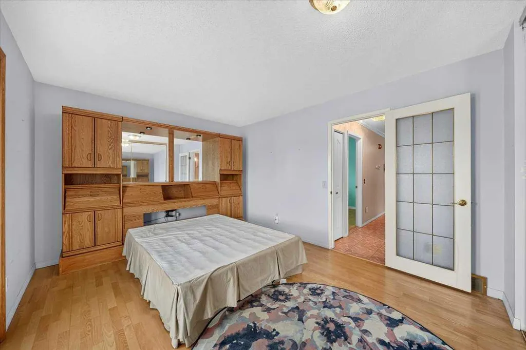 136 Hunterhorn Drive Calgary AB T2K 6H3
