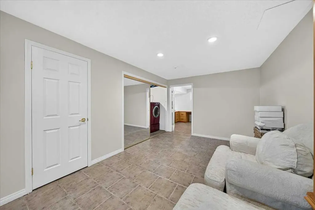 136 Hunterhorn Drive Calgary AB T2K 6H3
