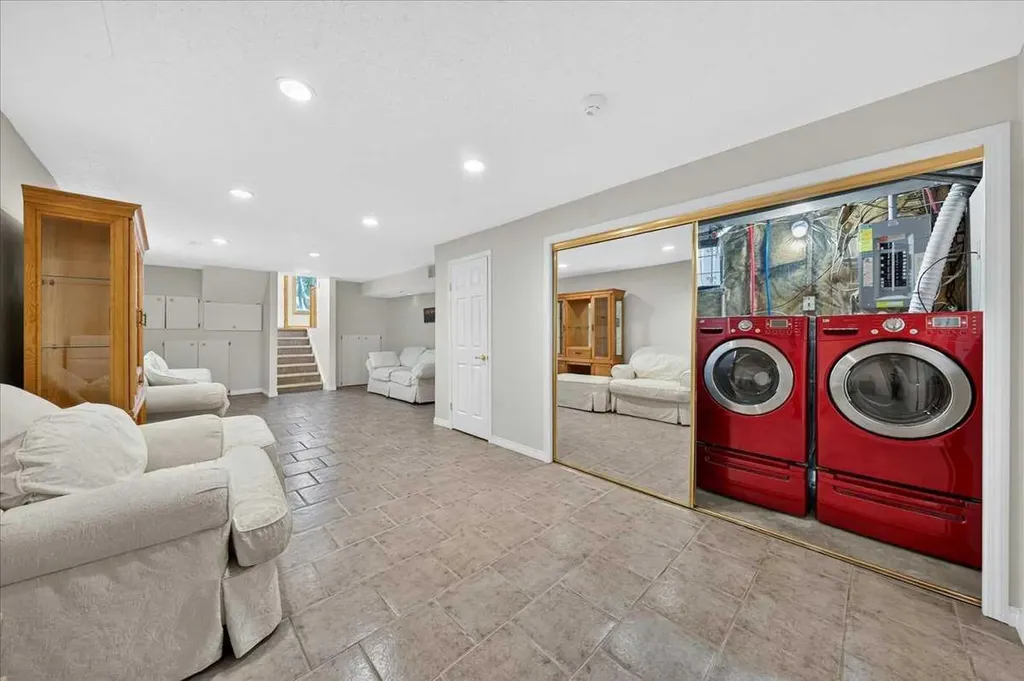 136 Hunterhorn Drive Calgary AB T2K 6H3