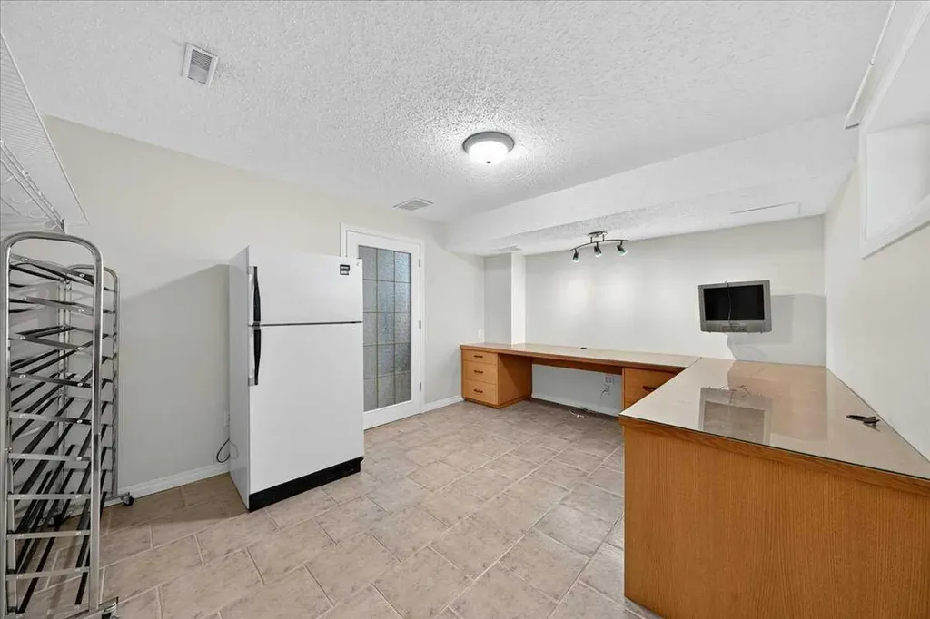136 Hunterhorn Drive Calgary AB T2K 6H3