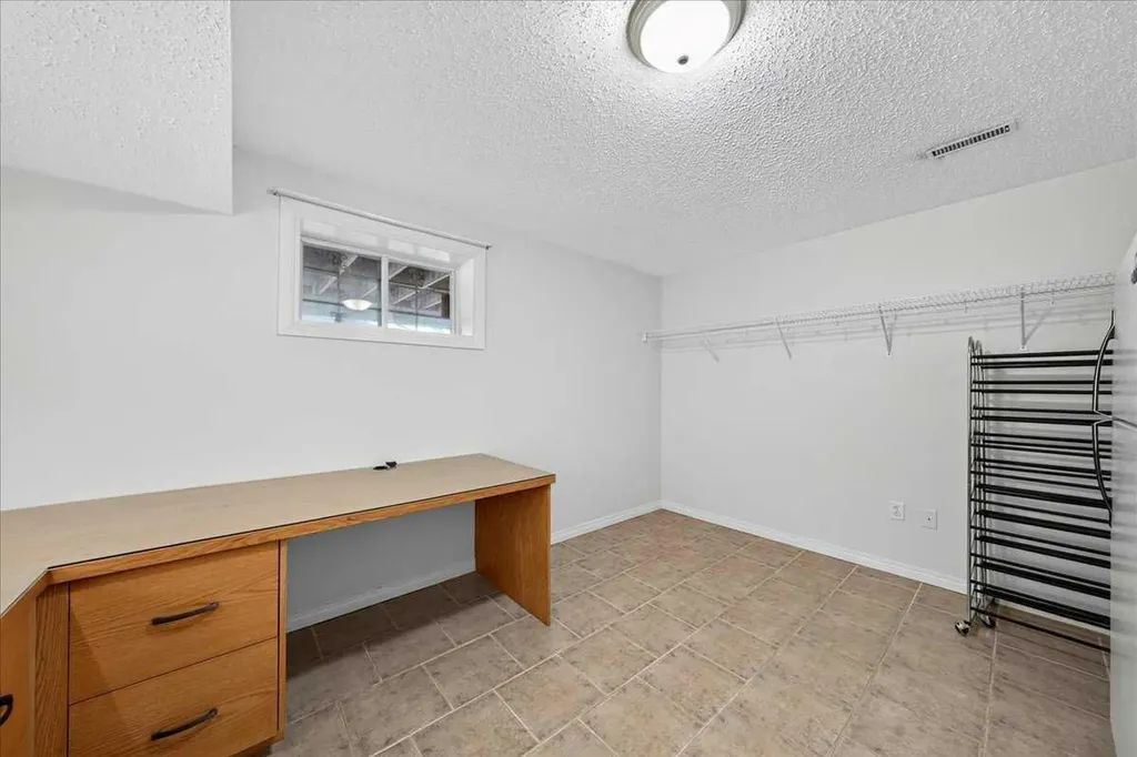 136 Hunterhorn Drive Calgary AB T2K 6H3