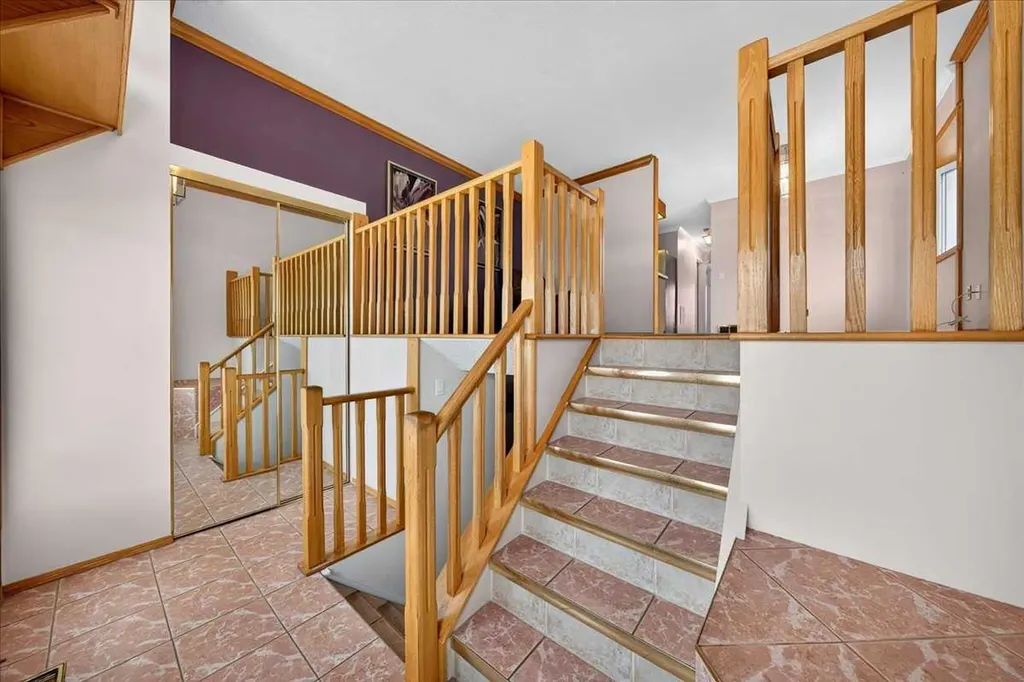 136 Hunterhorn Drive Calgary AB T2K 6H3