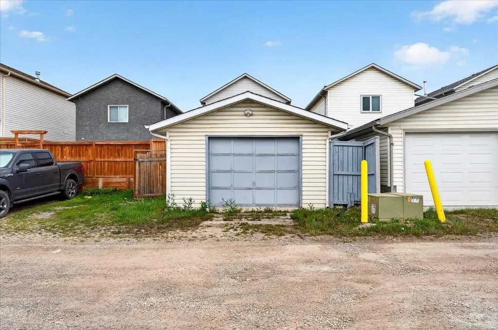 136 Hunterhorn Drive Calgary AB T2K 6H3