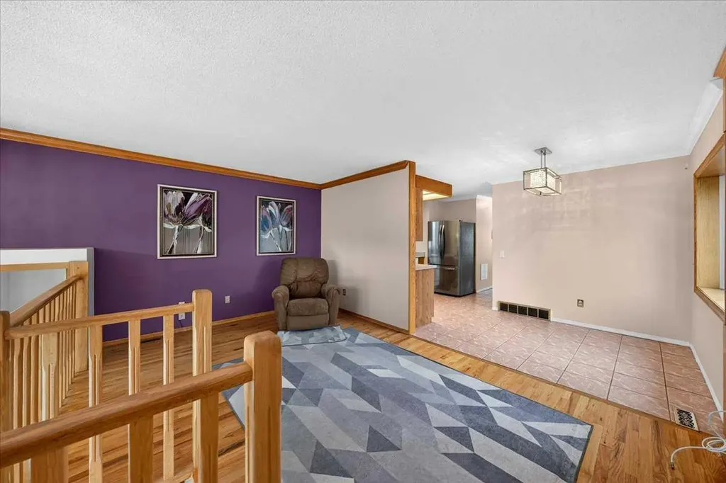 136 Hunterhorn Drive Calgary AB T2K 6H3