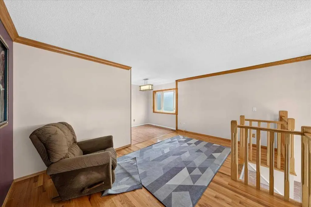 136 Hunterhorn Drive Calgary AB T2K 6H3