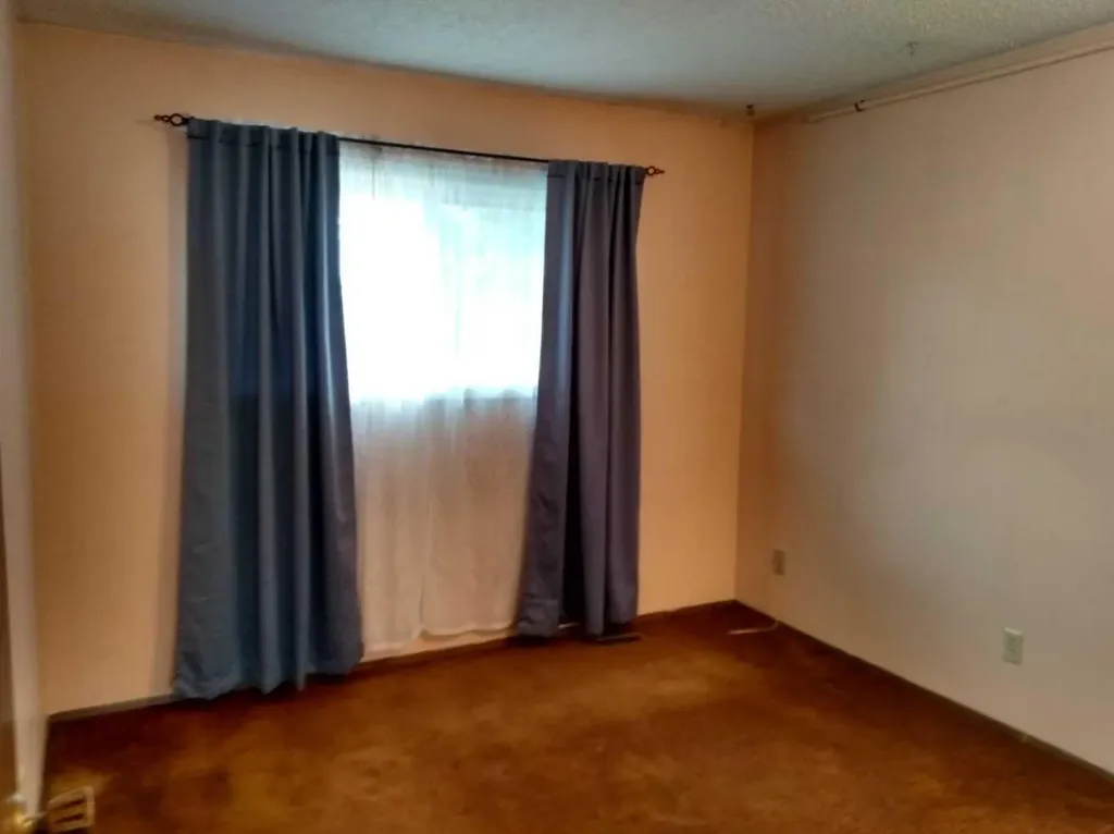 100 Doverglen Crescent SE Calgary AB T2B 2P6