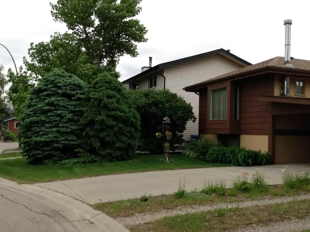 100 Doverglen Crescent SE Calgary AB T2B 2P6