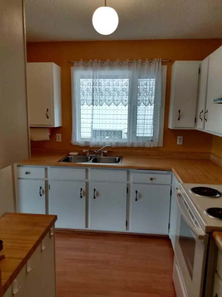 100 Doverglen Crescent SE Calgary AB T2B 2P6