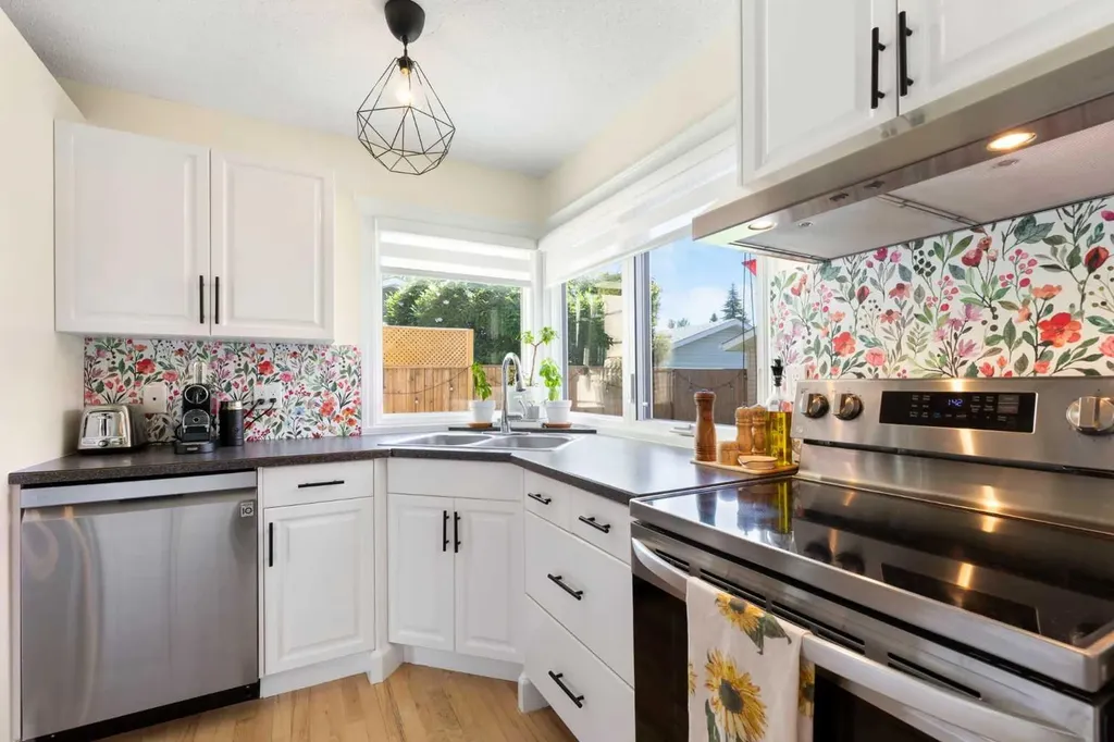 263 Midlawn Close SE Calgary AB T2X 1A7