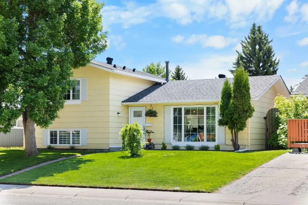 263 Midlawn Close SE Calgary AB T2X 1A7